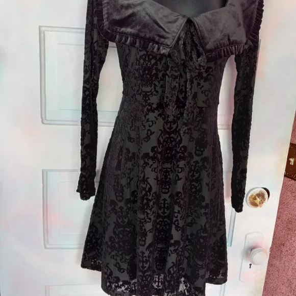 SOLD! Killstar velvet soft Lydia Deets inspired dress w/Victorian skull design - Picture 7 of 13